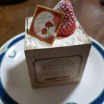 キャリエール ヒデトワ - 料理写真:母の日のショートケーキ。断面は見えた方がいい！
