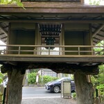 山ばな平八茶屋 - 表玄関の「騎牛門(きぎゅうもん)」