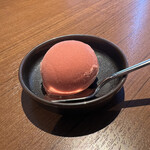 焼肉うしごろ - 〆のアランチャロッソのアイスクリーム。