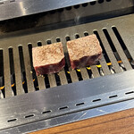 焼肉うしごろ - シャトーブリアン火入れした完璧な焼き色。