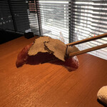 焼肉うしごろ - トリュフの握り
      トリュフはトリュフ塩で合わせて