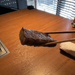 焼肉うしごろ - 厳選厚切りハラミ火入れ完璧な焼き色。そのまま頂きます。