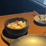 焼肉うしごろ - 石焼トリュフのビビンバ
      サマートリュフ、黒トリュフをふんだんにかけた石焼ビビンバ