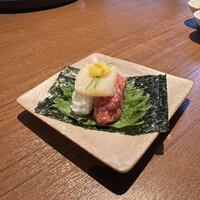 焼肉うしごろ 表参道店 - 帆立と牛の手巻き　生カラスミのせて。
