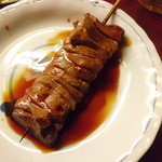野毛末広 - 豚レバ（タレ）　新鮮でエッジの立ったミディアムレアのレバに、伝統のタレがからみ、タマリマセン・・・