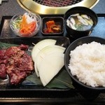 肉の割烹 田村  - 漬け牛サガリ焼肉セット（780円）