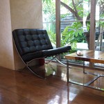 レフェルヴェソンス - 店内入り右のウェイティングルームにて☆