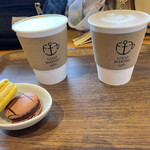 LOCO MARINO COFFEE - カフェラテとマカロン