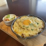 feliz&rico - チーズカレードリア

当店のオリジナルキーマカレーを使ったとろけるチーズと熱々スキレットのチーズドリア