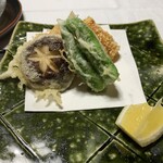 山ばな平八茶屋 - 鱚の東寺揚げ、車海老のあられ揚げ 椎茸、獅子唐辛子の天ぷら