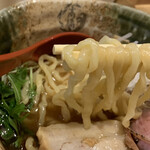 Yaki ago shio raamen takahashi - 麺リフト