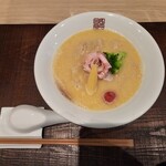 Chuukasoba Shikisokuzekuu - 鶏白湯の塩(900円)です。