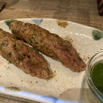 Ushikamoshika - ラム肉の焼き物（シークカバブ）