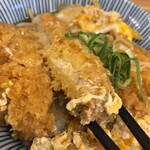 Udon Dainingu Mantoku Ya - カツ丼のアップ