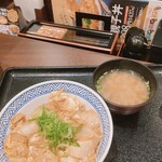 Yoshinoya - 親子丼/みそ汁