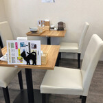 うどんダイニング 万徳屋 - テーブル席