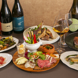 厳選したナチュラルワインやオレンジワインが充実