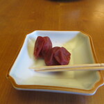 俵屋旅館 - 小梅の紫蘇梅干し
