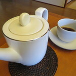 俵屋旅館 - 珈琲はポットでサーブ