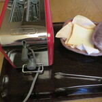 俵屋旅館 - デロンギのトースターと進々堂の食パン