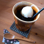 田園茶屋　いとわ - 「つぶ氷のフロート」（500円）。アイスコーヒーにシャリシャリしたアイスが浮かんでます。