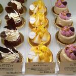 アシッドラシーヌ - 店内のケーキたち