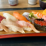 伊豆太郎 - 地魚＆人気ネタにぎり 1840円。
