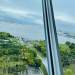 Chouyuu Rou - 窓からの眺め: 公園と海とベイブリッジが見えます。