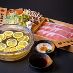 Agu Buta To Suishou Nabe Okinawa Ippin Ryouri Shabu Zenya - 