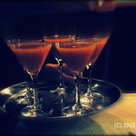 カクテルバー しろ - 2013.2.16　ママがテーブルに運んでくれました。忙しい時はこの役を私がすることも。これ運んでって指示されるみたいな。笑