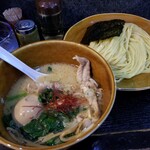 塩そば専門店 桑ばら - せせりの鶏白湯つけそば