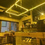 UWASASTORE - 店内は黄色のネオン一色！アンダーラウンジの雰囲気が◎