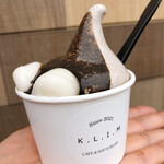 K･L･I･M - 生黒ごまソフトクリーム(カップ)、トッピング(白玉と自家製黒ごまソース)