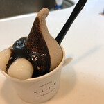 K･L･I･M - 生黒ごまソフトクリーム(カップ)、トッピング(白玉と自家製黒ごまソース)