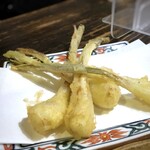 Hakushika - ◆島らっきょうの天ぷら(660円）・・島らっきょう好きですけれど､久しぶり。 らっきょう部分の味わいが濃厚で、揚げたてですので好み