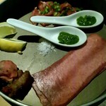 旅籠屋 定山渓商店 - 四角いタン、厚切りタン、塩ジンギスカン