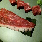 旅籠屋 定山渓商店 - 昆布〆ロースカブリ、コロコロ三角バラ