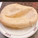 アヒリヤ - バドゥラ　揚げパン