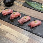 個室×肉寿司と創作和食 はや川 - 黒毛和牛の肉寿司