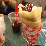 mano cafe - バナナチョコ生クリームのクレープは390円。