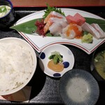 Sakanaichibachi - お刺身盛り定食