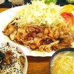 グルメハウス薔薇亭 - にんにく生姜焼き定食。ニンニクがこれでもか！という位投入。