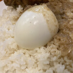 バングラキッチン西千葉 - フツーのゆで卵
      合間合間にカジるとそれがまたタマらんのですよ。