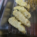 九十九里漁協直売場 おさかな新鮮大使 - 初イワシの天ぷら　塩で美味しい