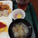 ホテルテラス横浜 - 味噌汁、納豆、麦茶