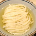 Kagawa Ippuku - 「かけうどん」なので、つゆは黄金に輝いているのが最高！