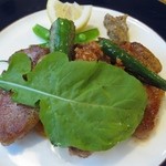 カンパネ食堂 - イベリコ豚のソテー　ルッコラ添え（1580円；出た皿のまま）