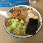 ぶんぶん亭 - しょうゆラーメンネギ多め。