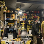 港釧路の炉端焼き 虎や - 店内はタイガース一色