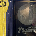 港釧路の炉端焼き 虎や - 店内はタイガース一色